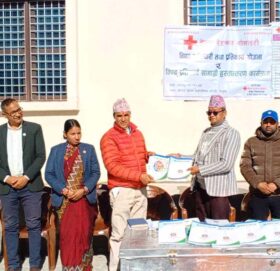 नेपाल रेडक्रसद्वारा खप्तड छेडेदहलाई विपद् प्रतिकार्य सामग्री हस्तान्तरण