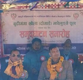 रक्षा मन्त्रालय सचिव दंगालद्धारा बाजुराको गौमुलमा एक झोलङ्गे पुल उद्घाटन