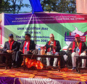 डडेल्धुरामा मेयर सम्मेलनः पालिका प्रमुखदेखि उद्योगीले भने, ‘नीति बदलौँ’