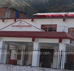 त्रिवेणीमा सरुवा भएका उपसचिव नआएपछि मौनीलाई प्रमुख प्रशासकीय अधिकृतमा खटाइयो