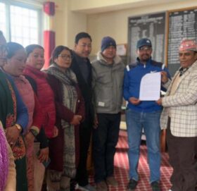 विवाहको उमेरहद सम्बन्धी नागरिक समाज बाजुराले बुझायाे ध्यानाकर्षण  पत्र