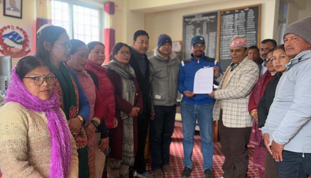 विवाहको उमेरहद सम्बन्धी नागरिक समाज बाजुराले बुझायाे ध्यानाकर्षण पत्र