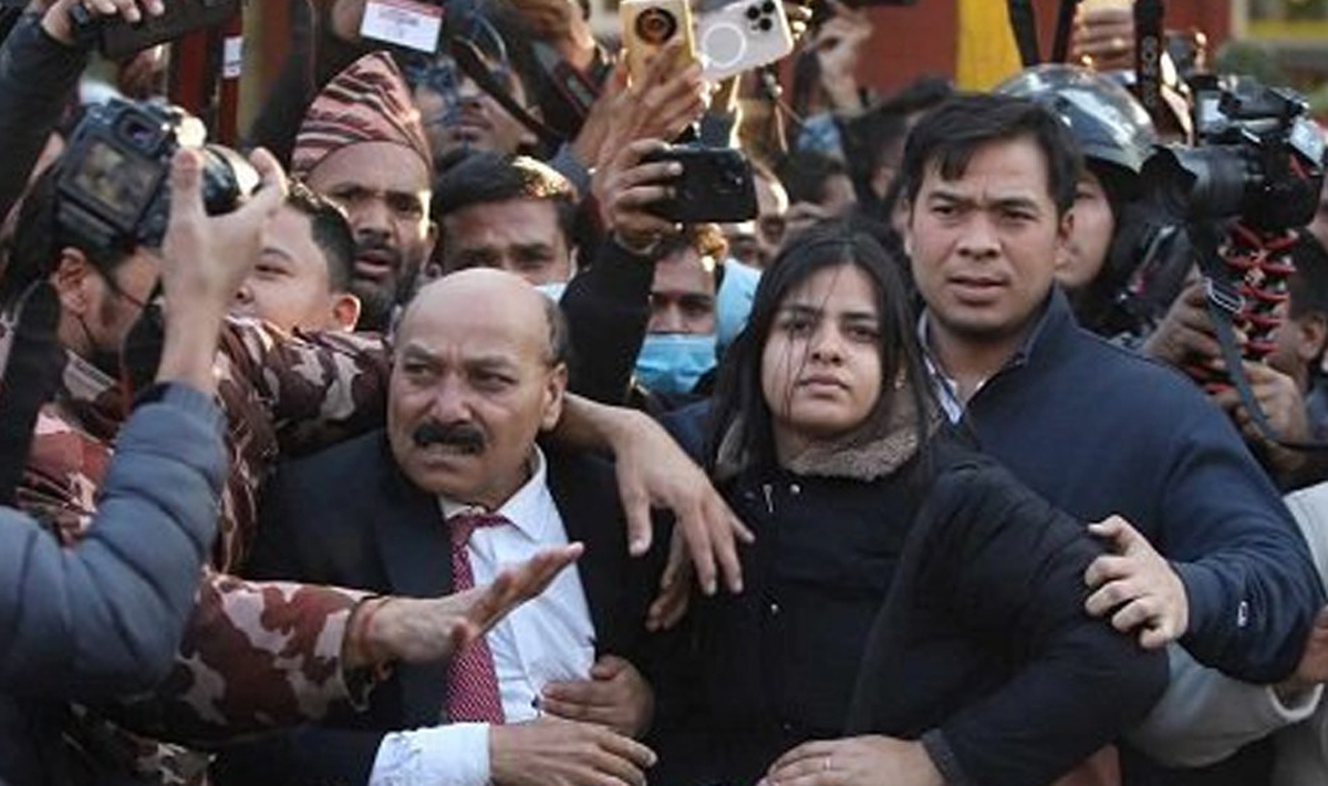 वरिष्ठ अधिवक्ता दिनेश त्रिपाठीमाथि आक्रमण गर्नेलाई कारबाही गर्न बारको माग