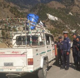 बाजुरामा सवारी साधन चेकजाँचमा कडाइ गर्दै प्रहरी