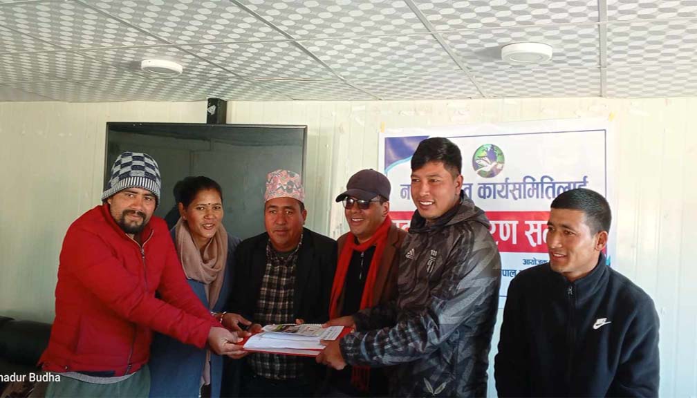 पत्रकार महासंघ बाजुराका नवनिर्वाचित कार्यसमितिलाई पद हस्तान्तरण