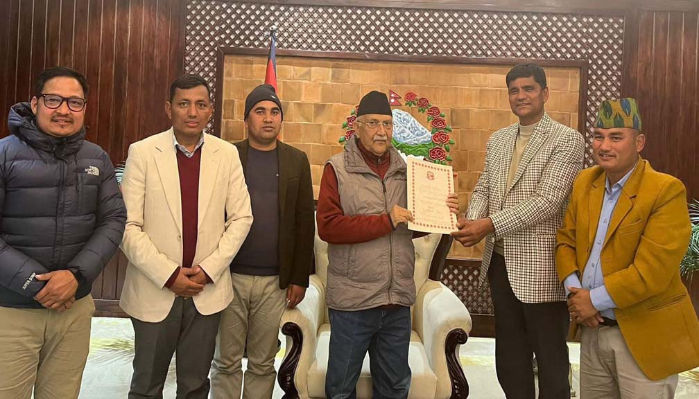 एमाले केन्द्रीय सदस्य थापाको नेतृत्वमा प्रधानमन्त्री ओलीलाई ज्ञापनपत्र