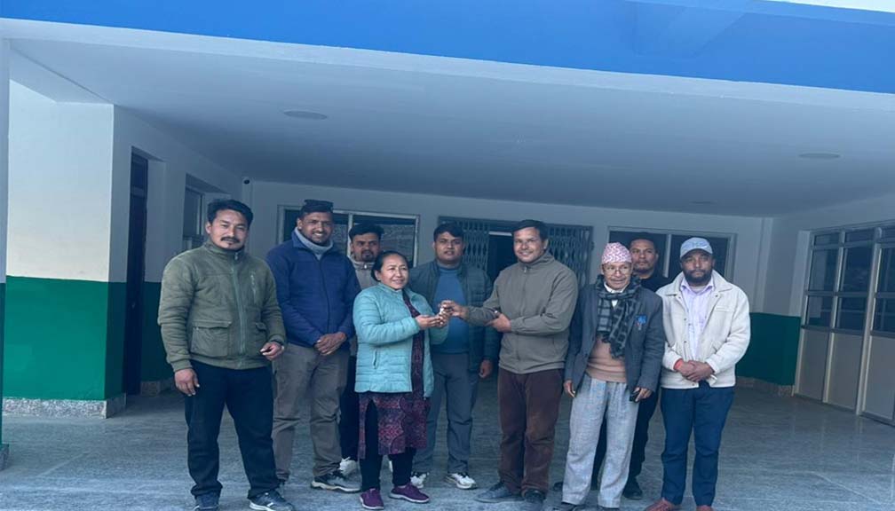 गौमुलमा नवनिर्मित दश शैया अस्पताल गाउँपालिकालाई हस्तान्तरण