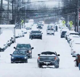 अमेरिकामा  हिमपातका कारण आपत्काल घोषणा गर्न बाध्य