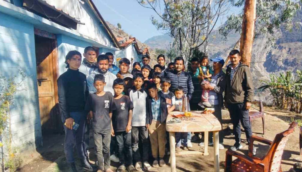 बुढीगंगाका साहेलले गरे जन्मदिनको अवसरमा कन्सन बाजुरालाई आर्थिक सहयोग
