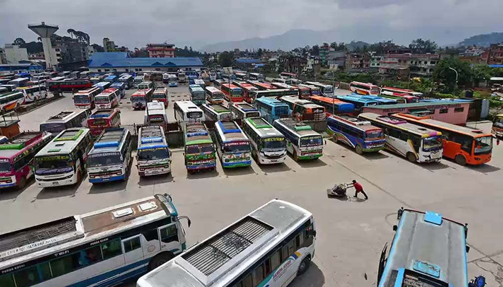 सार्वजनिक यातायात चलाउने टुंगो छैन, अन्योलमा व्यवसायी