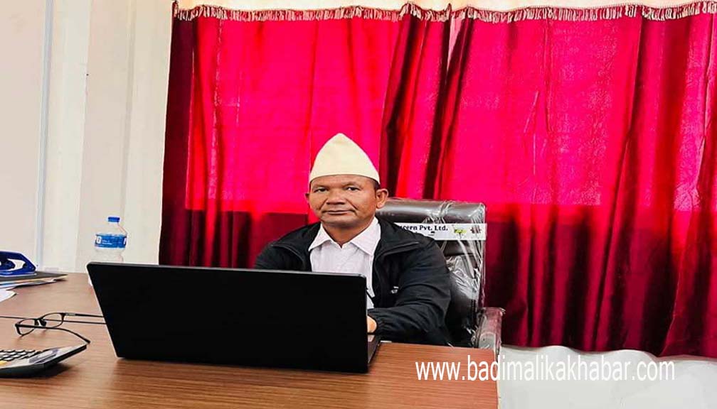 खप्तड छेडेदह गाउँपालिकामा प्रमुख प्रशासकीय अधिकृतको जिम्मेवारी रावतलाई