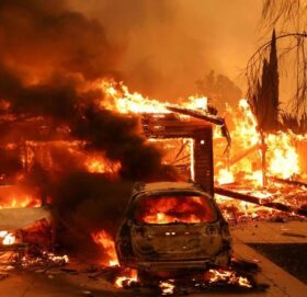 अमेरिकामा डढेलो : लाखौं विस्थापित हुँदा हजारौं संरचना जले