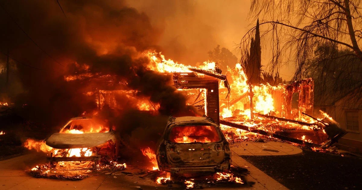 अमेरिकामा डढेलो : लाखौं विस्थापित हुँदा हजारौं संरचना जले