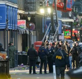 अमेरिकामा भीडमाथि कार कुदेपछि १५ जनाको मृत्यु