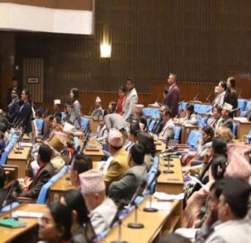 प्रतिनिधिसभा बैठकको सुरुमै रास्वपाको अवरोध