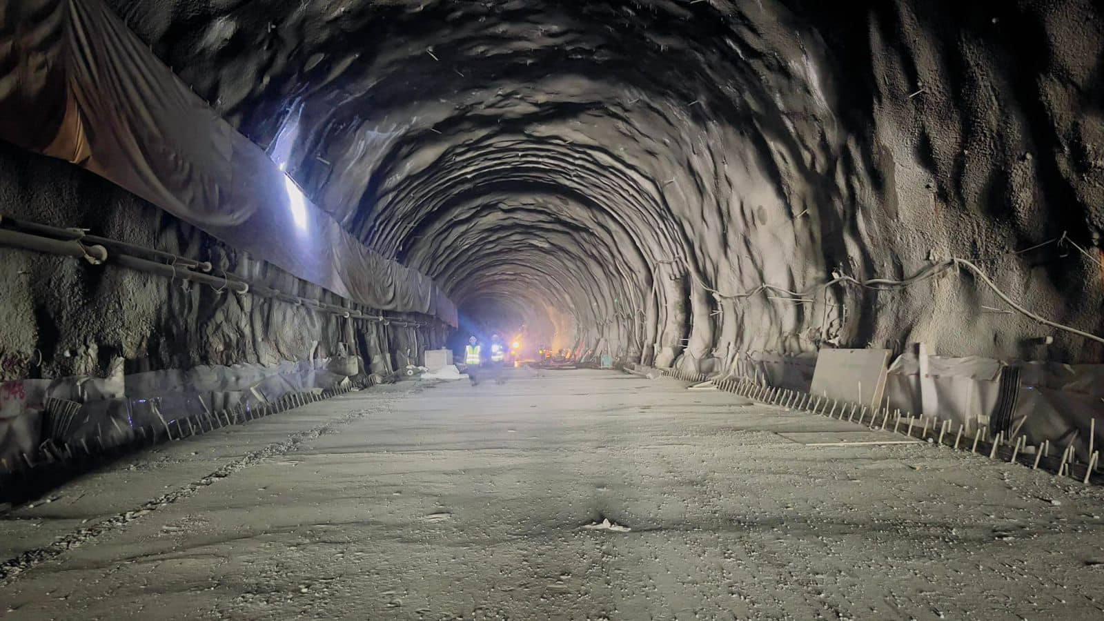 राष्ट्रिय गौरवको आयोजना सिद्धबाबा सुरुङमार्गको  ‘ब्रेक थ्रु’
