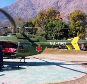 दार्चुलामा पहिरोमा पुरिएका स्काभेटर अपरेटरको हवाई उद्धार