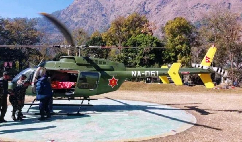 दार्चुलामा पहिरोमा पुरिएका स्काभेटर अपरेटरको हवाई उद्धार