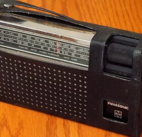 आज विश्व रेडियो दिवस मनाइँदै