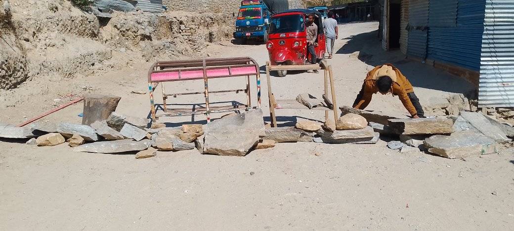 बाजुराको साँफे–मार्तडी सडकखण्ड बिहानदेखि बन्द