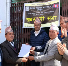 शिक्षा ऐन जारी गर्न माग गर्दै शिक्षक महासघं बाजुराद्धारा खबरदारी सभा