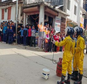 सशस्त्र प्रहरी बाजुराद्धारा आगलागी नियन्त्रणको डेमो प्रदर्शन