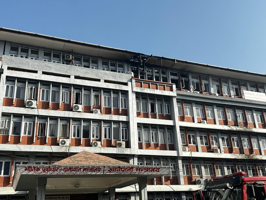 सिंहदरबारस्थित खानेपानी मन्त्रालयमा आगलागी