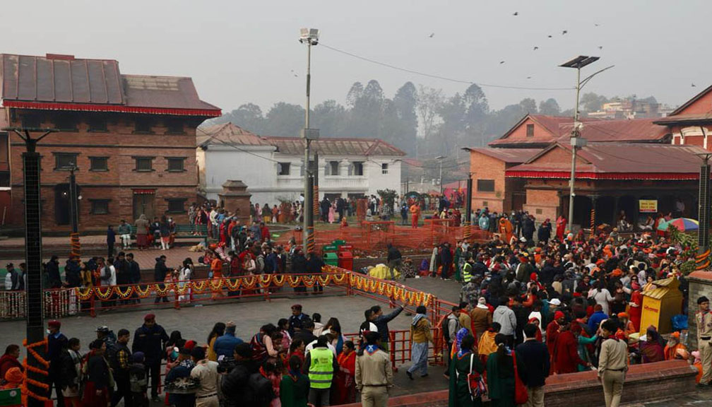 पशुपति क्षेत्रबाट ७५ जना पक्राउ- कोही सिक्री लुट्ने, कोही गाँजा खाएर हल्ला गर्ने
