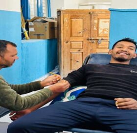 स्वास्थ्यकर्मी प्रेमले रगत दिएर बचाए बाजुराकी एक सुत्केरीको ज्यान