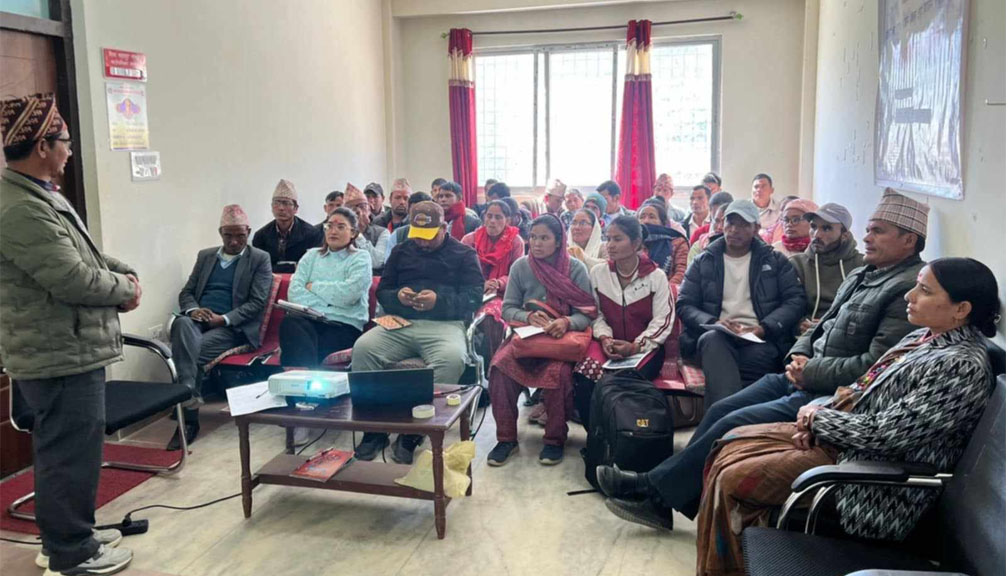 खप्तड छेडेदहमा विद्यालय नर्स र शिक्षकका लागि पुर्नताजगी तालिम सुरु