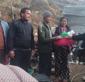 बडीमालिकाले दियो आगलागी पीडितलाई राहत