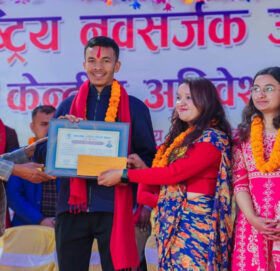 बाजुराका बालकवि सुनिल दिनेश शर्मा स्मृति नवसर्जक प्रादेशिक पुरस्कारबाट सम्मानित