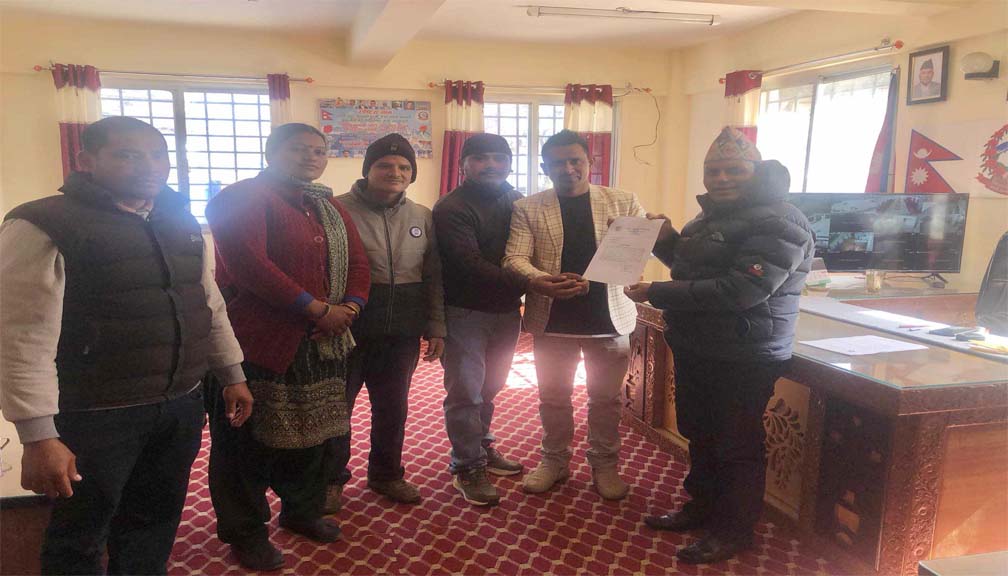 बाजुरामा नुन बिक्रीवितरण सहज बनाउन एमाले बडीमालिकाद्धारा प्रजिअको ध्यानाकर्षण