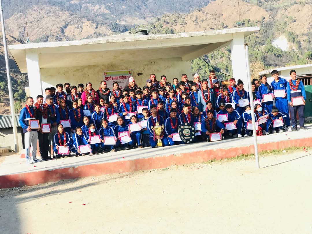 बडीमालिकाद्धारा रनिङ शिल्ड विजेता खेलाडीलाई सम्मान