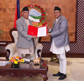 अन्तर–व्यवस्थापिका मञ्चको घोषणापत्र प्रधानमन्त्रीलाई हस्तान्तरण