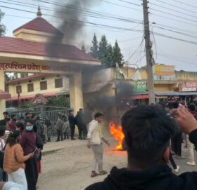आन्दोलनमा उत्रिएका विद्यार्थी र मुख्यमन्त्री बिचको बार्ता बिना निष्कर्ष टुङ्गियो
