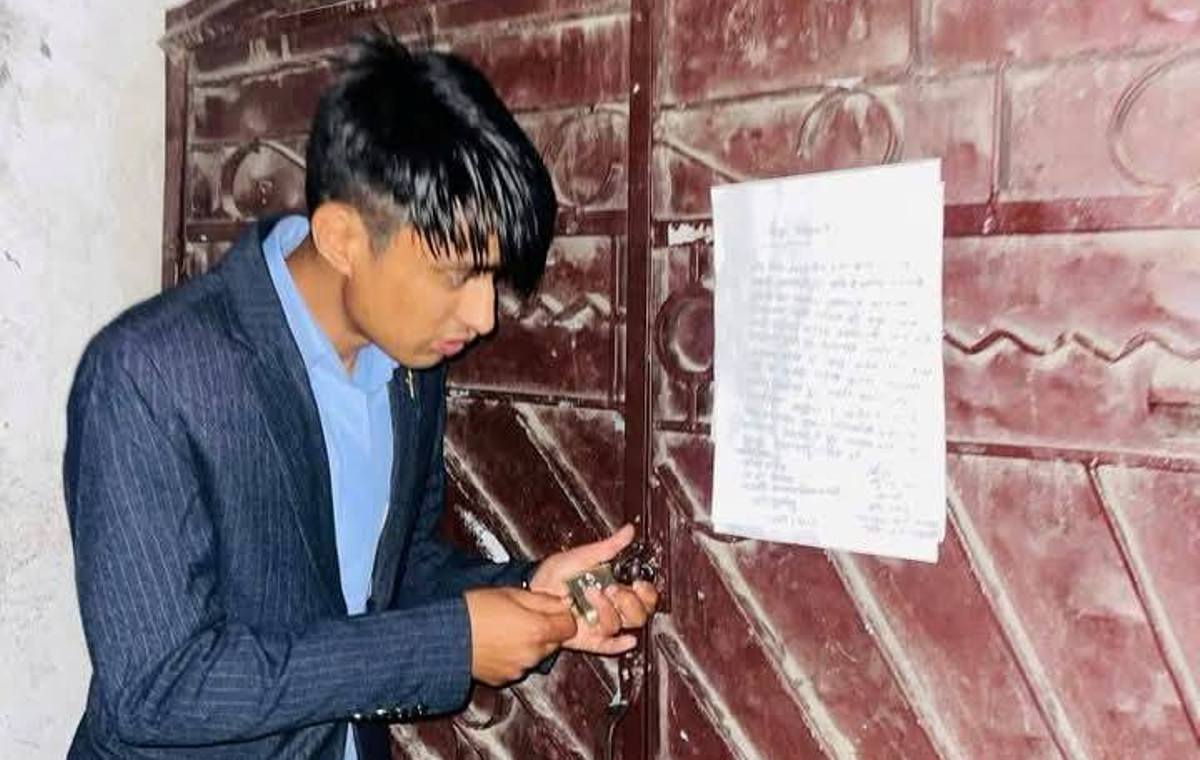 मध्यराति आरआरमा लाग्यो ताला, अमृत साइन्समा मतदान स्थगित