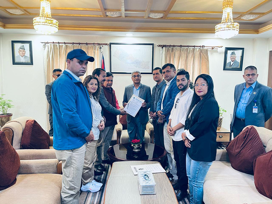 सञ्चारमाध्यमलाई निसाना बनाउनेलाई कारबाही गर्छौं : गृहमन्त्री लेखक