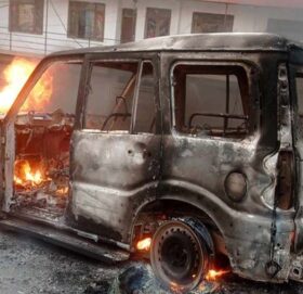 बालकुमारीमा प्रदर्शनकारीले जलाए गाडी