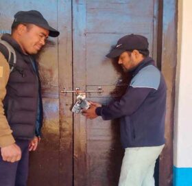 गौमुल गाउँपालिका  १ नम्मर वडा कार्यालयमा तालाबन्दी