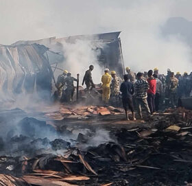 दाङको प्लाई उद्योगमा आगलागी : आगो नियन्त्रणमा लिन सकस