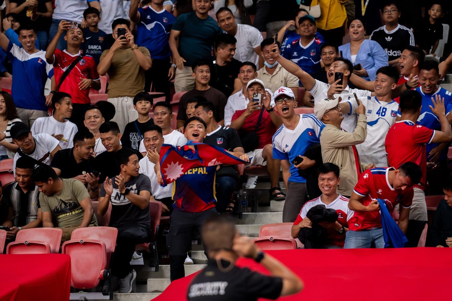 सिंगापुरविरुद्ध ऐतिहासिक जितको खुसी