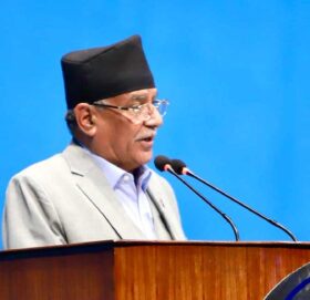 संविधान र संसदीय प्रक्रियाबाट निकास खोज्न प्रचण्डको अपिल