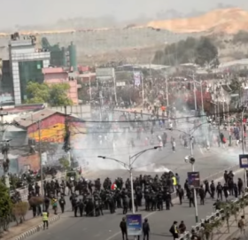 तीनकुने प्रदर्शन : प्रहरीको बन्दुक खोस्नेसहित १०५ जना पक्राउ