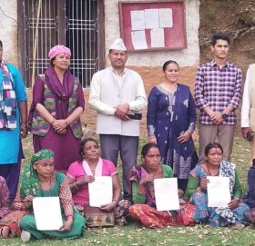 बुढीगंगा नगरपालिका-७ का भूमिहिनलाई निस्सा वितरण