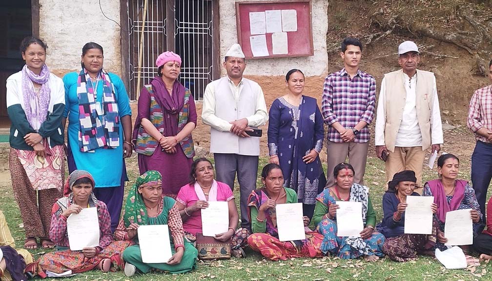 बुढीगंगा नगरपालिका-७ का भूमिहिनलाई निस्सा वितरण