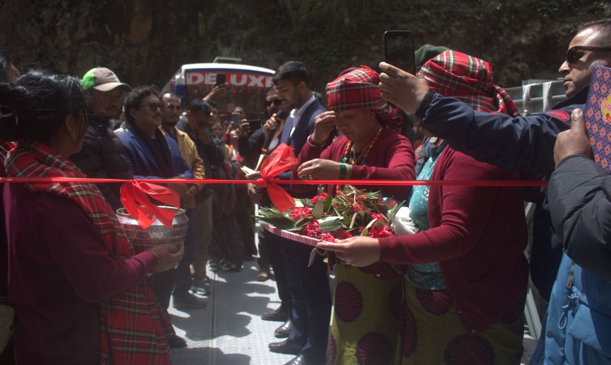 मनाङको चामेसम्म सार्वजनिक बस सेवा सञ्चालन