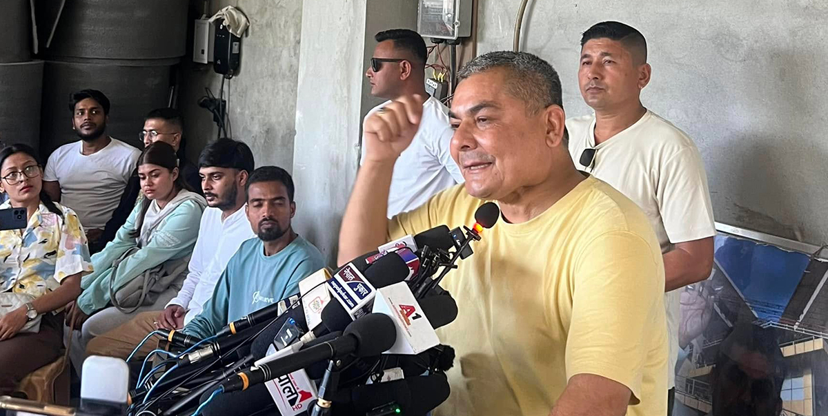 दुर्गा प्रसाईंका बडिगार्ड दीपक खड्का पनि पक्राउ