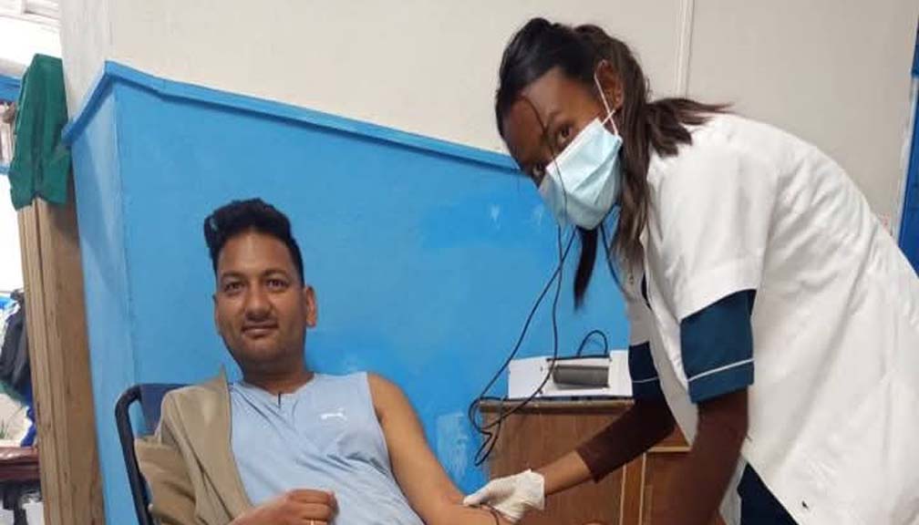 कृषि प्राबिधीक कार्कीले रगत दिएर बचाए बसन्तीको ज्यान