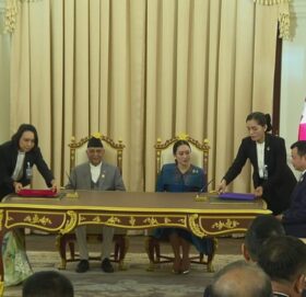 प्रधानमन्त्री ओली र थाइल्याण्डका प्रधानमन्त्री शिनावात्राबीच भेटवार्ता